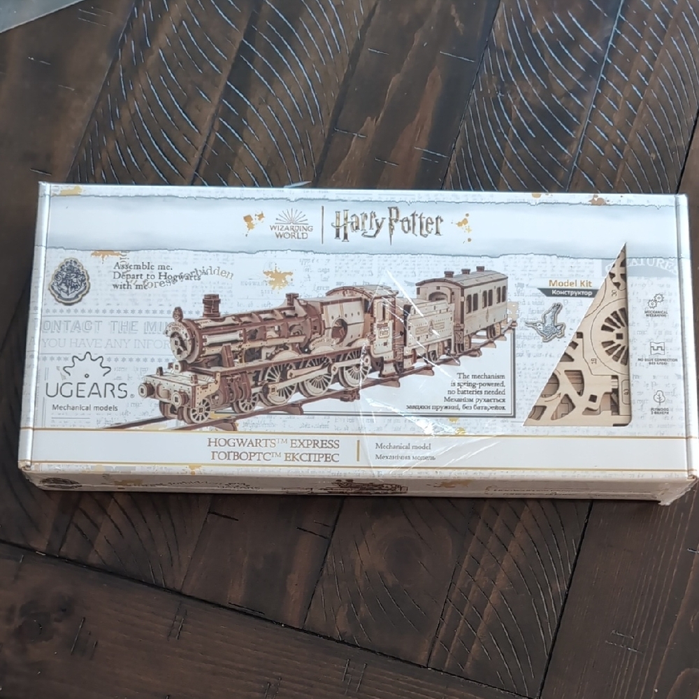 Harry Potter Hogwarts Express Ugears Mechanical Model Kit